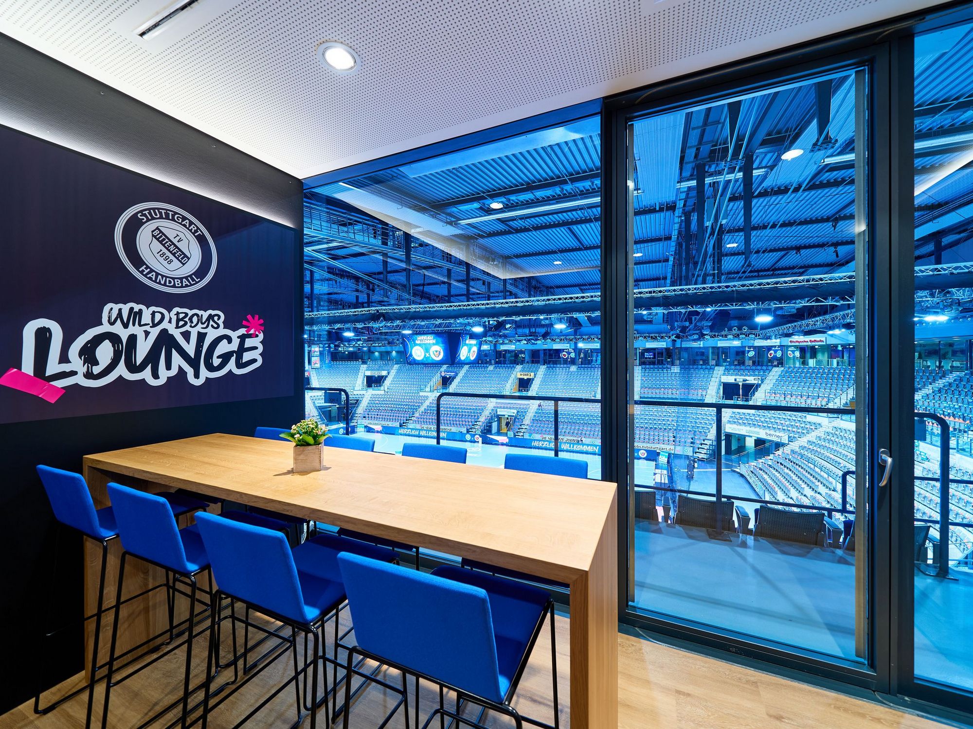 Blick aus der Loge des TVB Stuttgart in die Porsche-Arena